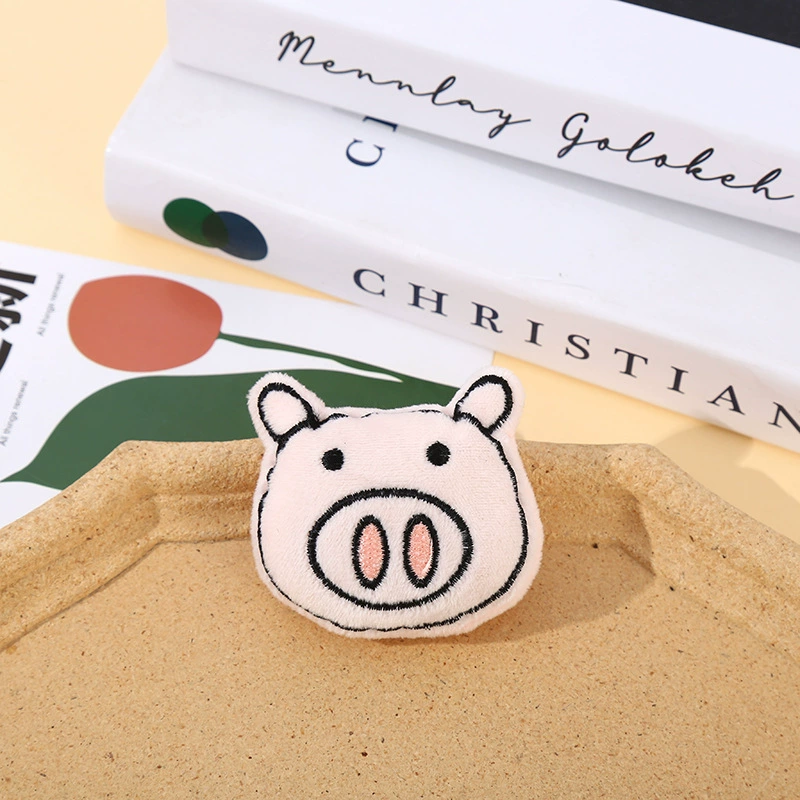 Cartoon creative brooch, small doll, hairgrip with accessories with velcro, handmade