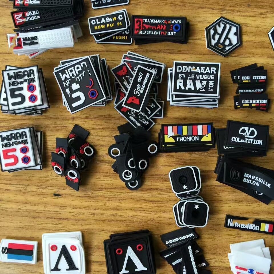 软塑料章 服饰臂章分色标定制服务 帽子果冻标与滴塑软章 a74604