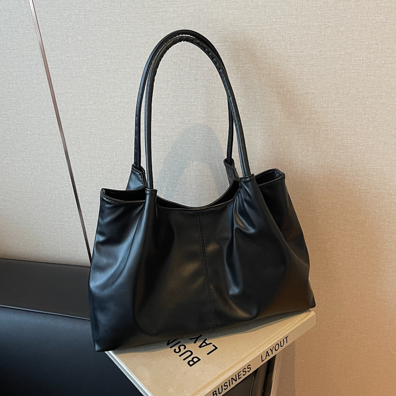 Bolsas de invierno de nicho de diseño de mujeres 2024, bolsas de hombro de gran capacidad populares de estudiantes este año