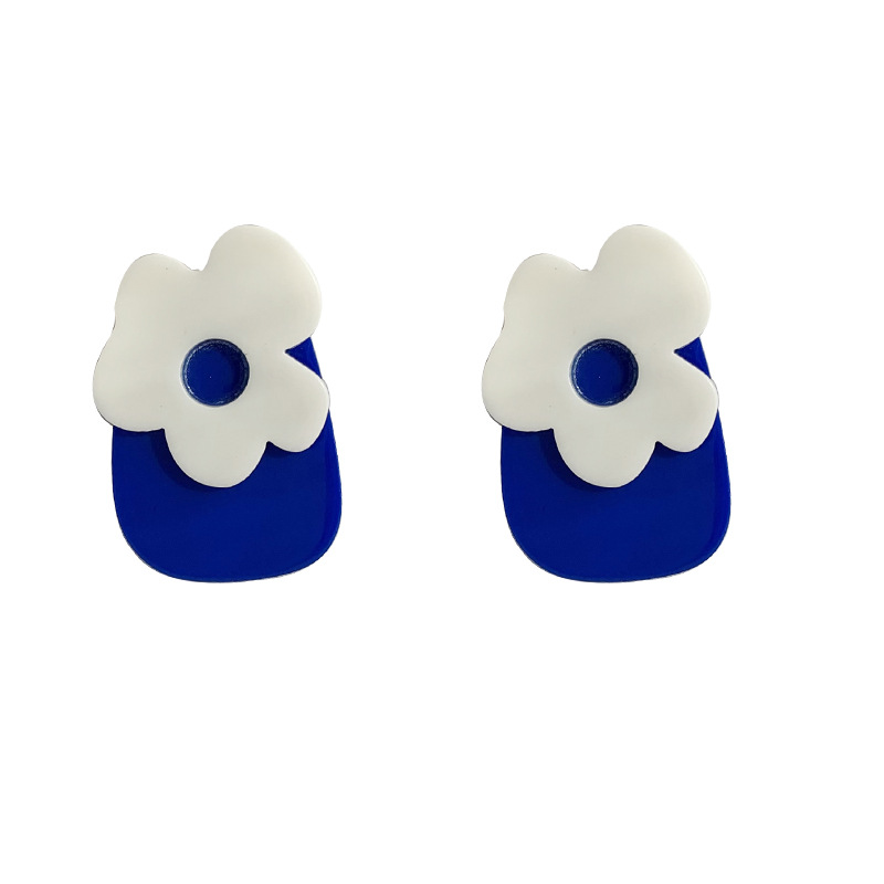 Blue White Small Flower Stud Earrings Wholesale Nihaojewelry display picture 10