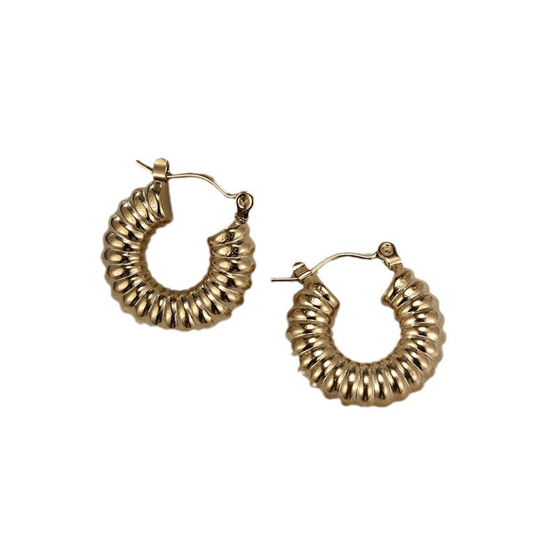 Xuping joyería pendientes de acero inoxidable personalidad europea y americana pendientes fríos geometría simple pendientes de torsión al por mayor mujeres