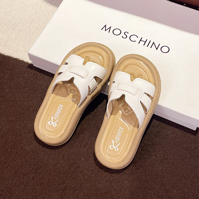 Sandalias y pantuflas plateadas para niñas, verano, 2025, nueva moda, zapatos casuales de playa para niñas, zapatillas de una palabra para niños