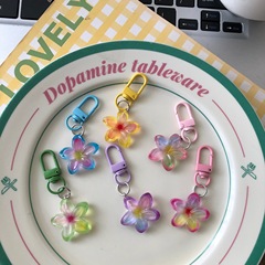 新しい樹脂の2色のジャスミンのキーホルダーのファッション的な花形のペンダントの自動車のキーホルダーの学生のカバンのペンダント