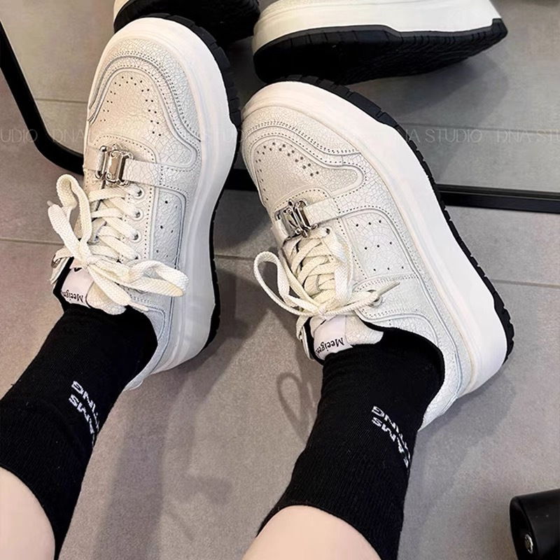 Women's Genuine Leather Running Shoes With Thick Sole And Pattern_voghion.com