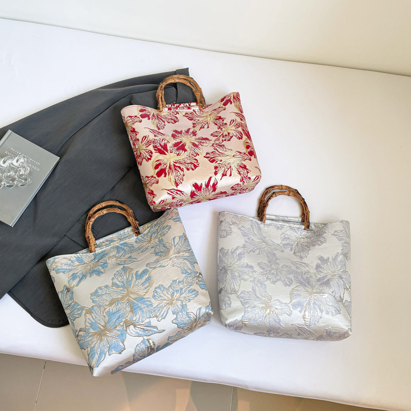 秋季新款2025女士休闲女包简约大气手提包时尚潮流花卉大容量女包