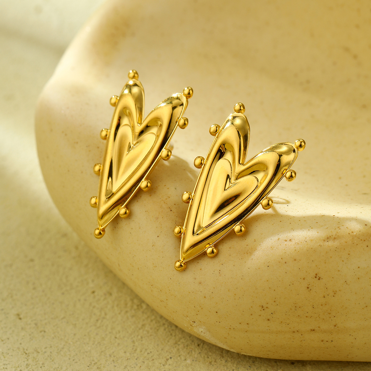 304 Stainless Steel Material Heart Shape Pattern PVD Coated Real Gold Plated Heart Shape Titanium Steel Simple Style Waterproof Non Tarnish Ear Studs