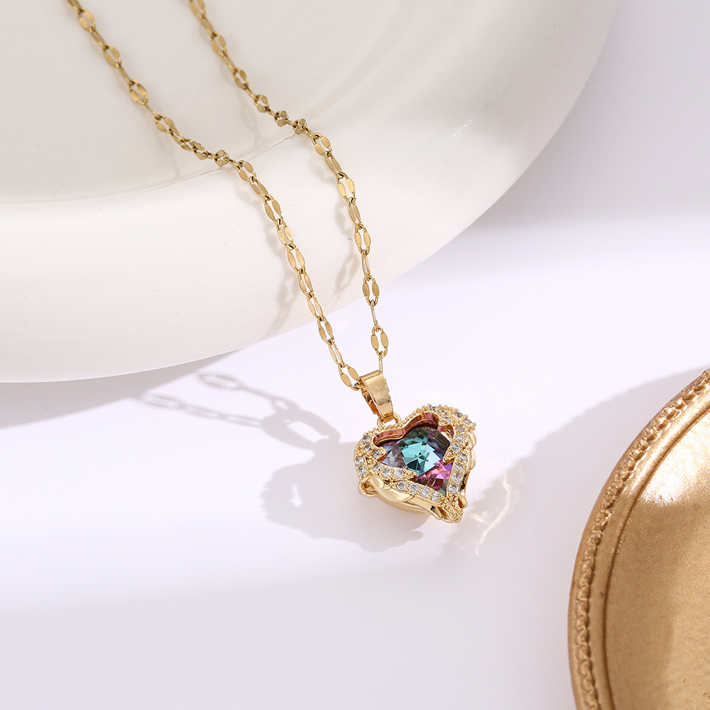 Heart-shaped Gold Pendant Necklace For Women Elegant Clavicle Chain_voghion.com
