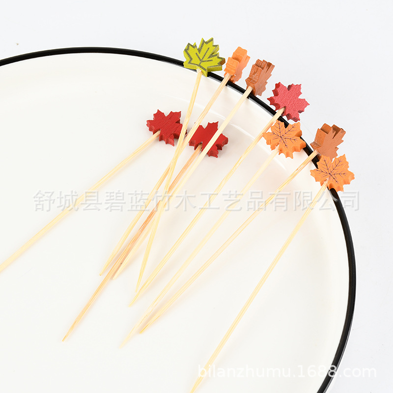 Mayorista palo de fruta de arce palo de bambú creativo pastel de decoración horquilla de fruta fabricante de palo de fruta creativo