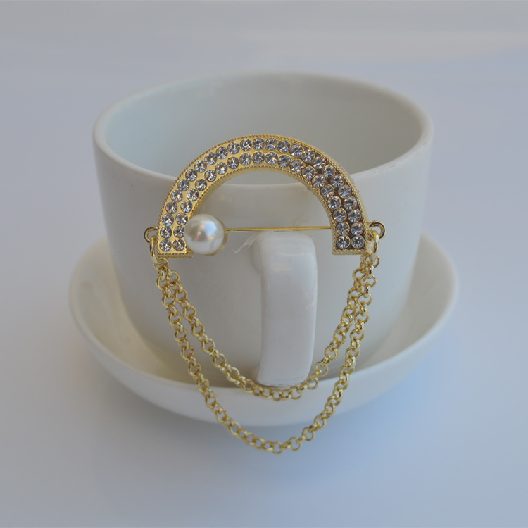 Korean Edition Full bore Brooch atmosphere sweater Pearl Sternum suit overcoat Retro hardware Sternum