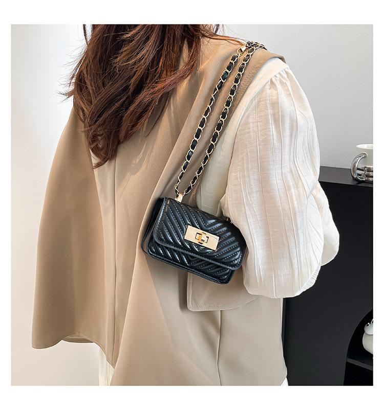 Streetwear Style Women's Pu Leather Chevron Streetwear Sewing Thread Square Flip Cover Square Bag