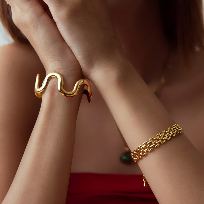 Women's Titanium Steel Wave Bracelet 18k Gold Open Bangle_voghion.com