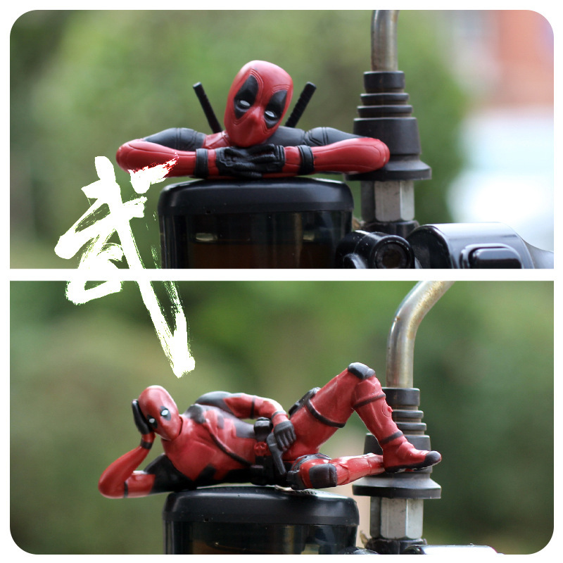 Batería de Deadpool motocicleta eléctrica decoración accesorios accesorios adornos de automóviles muñecas muñecas