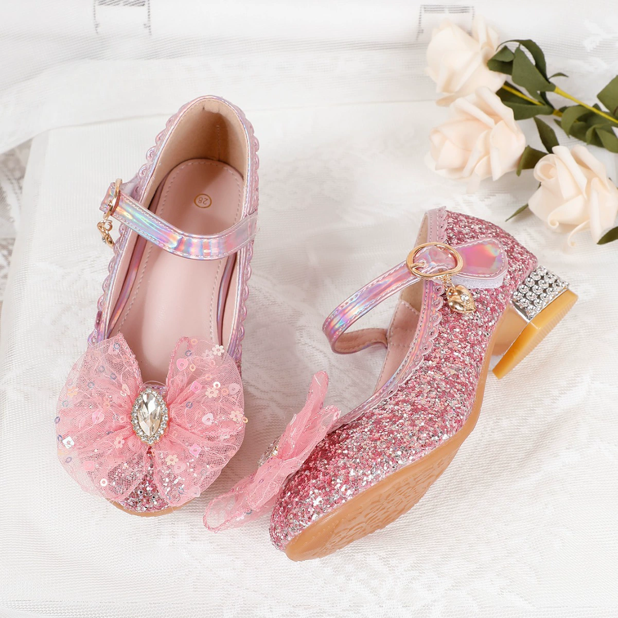 Детские туфли-принцессы весна, новые, с кристаллами, кружевом и бантом, для выступлений