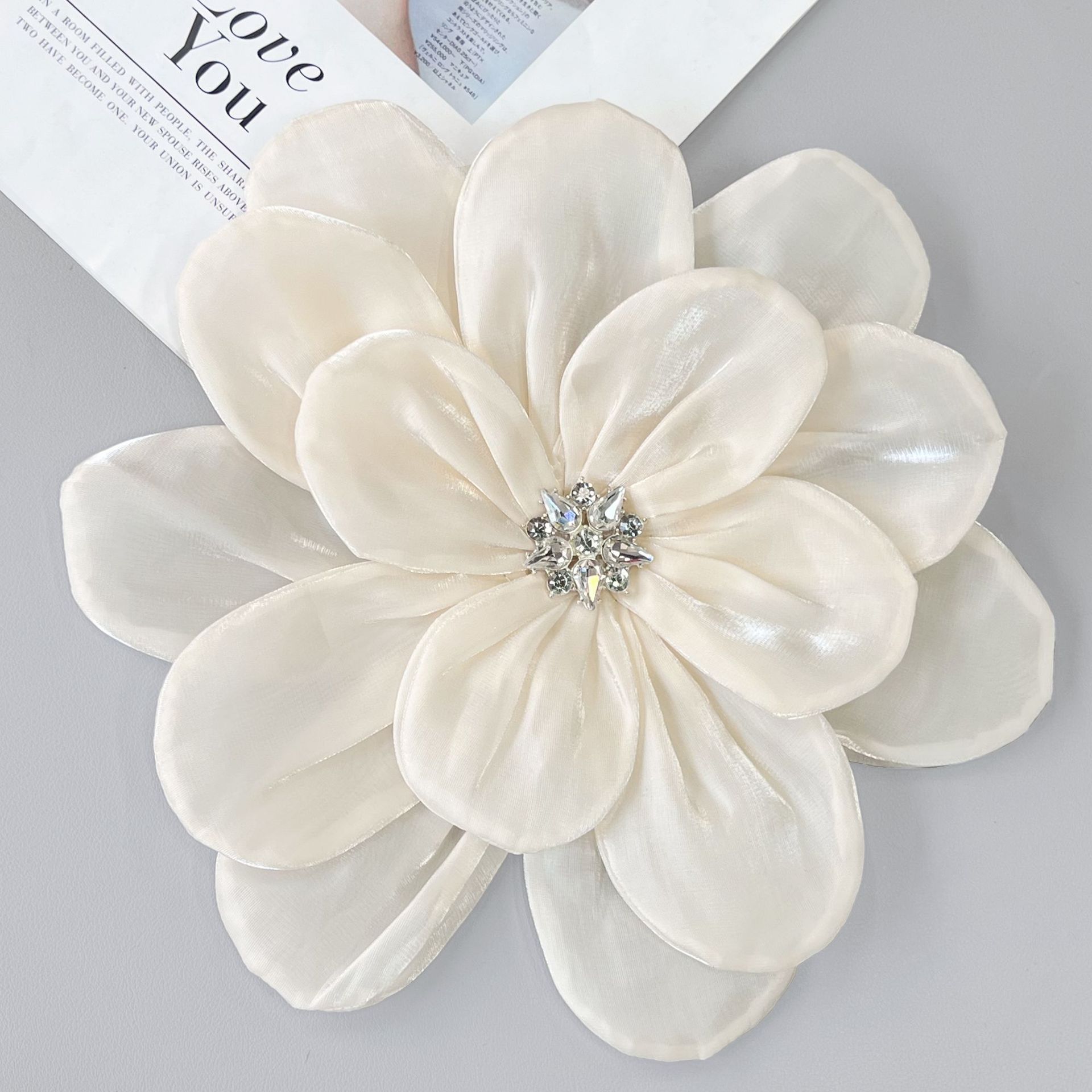 Europa y los Estados Unidos ventas calientes nuevas flores satin chiffon tela multicapa flor tridimensional más diamante diy tocado accesorios de ropa