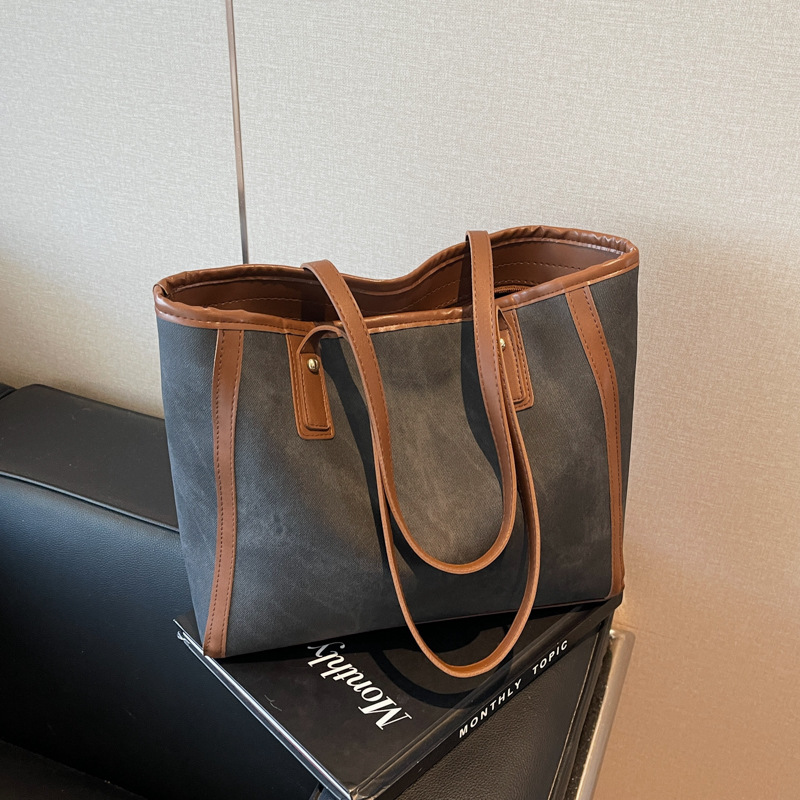 Alta sensación de bolso de mano de gran capacidad para mujeres otoño / invierno 2024 nuevo estilo retro moda tote bolso de hombro