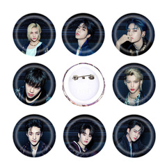 明星周邊Stray kids男子演唱組合徽章胸章胸針58MM馬口鐵胸章