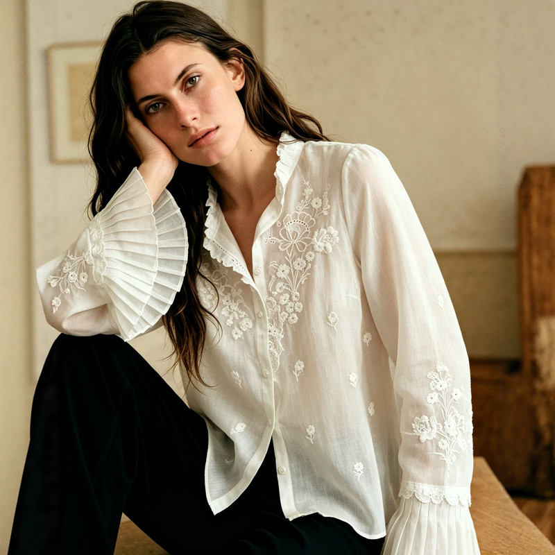 SE26 early autumn new white shirt, French elegant style, accordion pleats, bell sleeves, floral embroidery, stand-up collar blouse for women