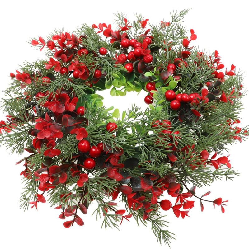 国境を越えたアメリカの赤い実クリスマス装飾花輪ユーカリ藤輪ユーカリの葉の扉にショーウインドーを掛けて冬青果を配置する|undefined