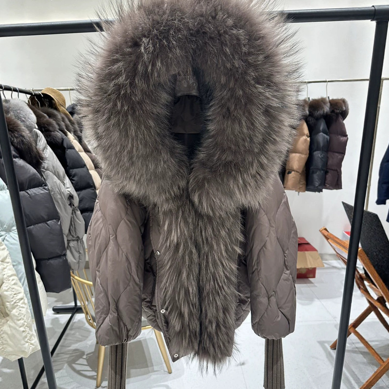 Women's short down jacket with detachable hood and real fox fur collar, loose fit, thickened and warm fur coat