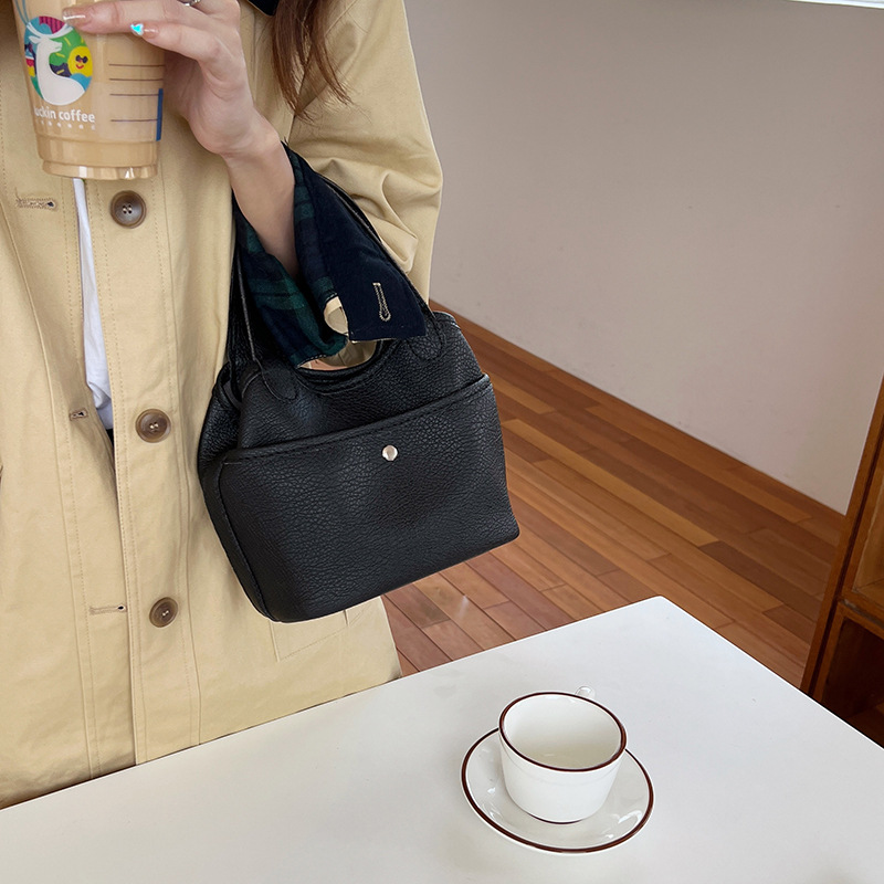 Geantă de mână coreeană Instagram New Basket Bag simplă și la modă din piele moale texturată crossbody găleată bag pentru femei_voghion.com