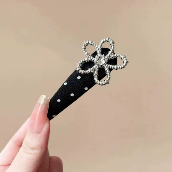 Wave-dot sparkling diamond flower clip-on