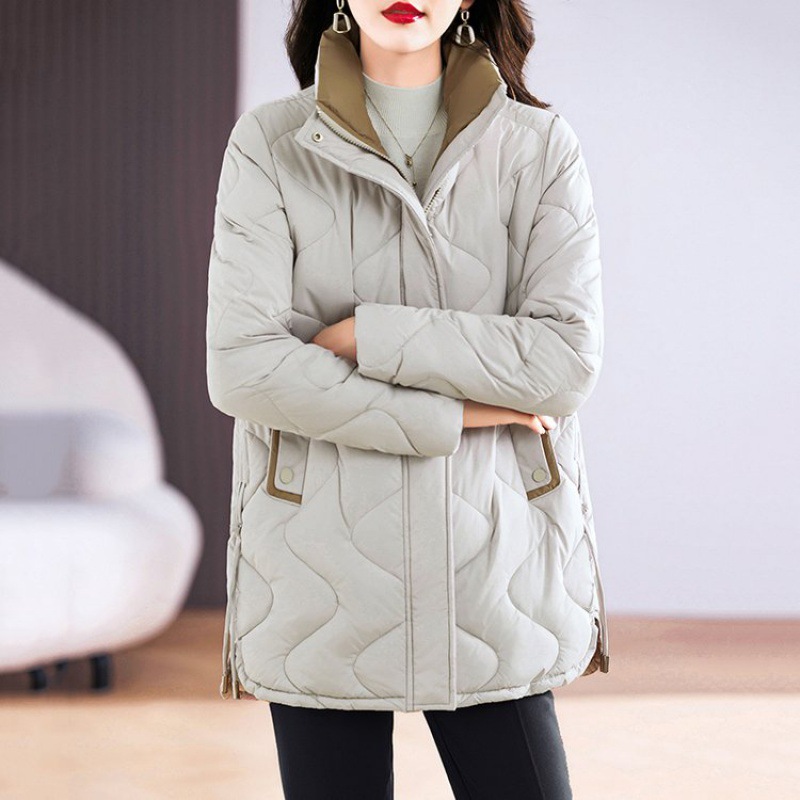 Invierno nuevo abrigo de algodón de pluma para mujeres largo estilo de cuello coreano suelto de madres de mediana edad abrigo de algodón simple ocio