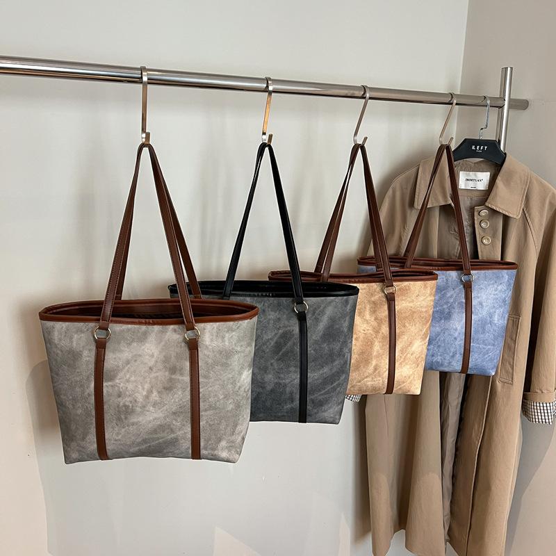 Otoño y invierno 2026 nueva gran capacidad de viaje bolsa de mano de alta explosión para mujeres bolsas de hombro bajo la axila bolsas de mano casuales image 3
