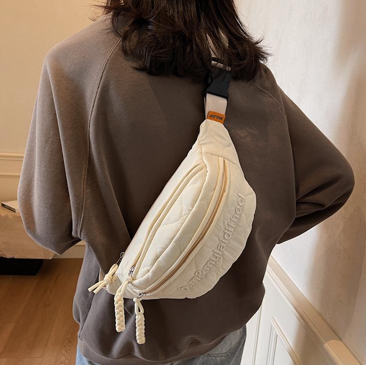 Casual bordado bolso de mochila para mujeres 2024 nuevo nicho de invierno bolso de pecho deportivo para salir bolso de cintura versátil