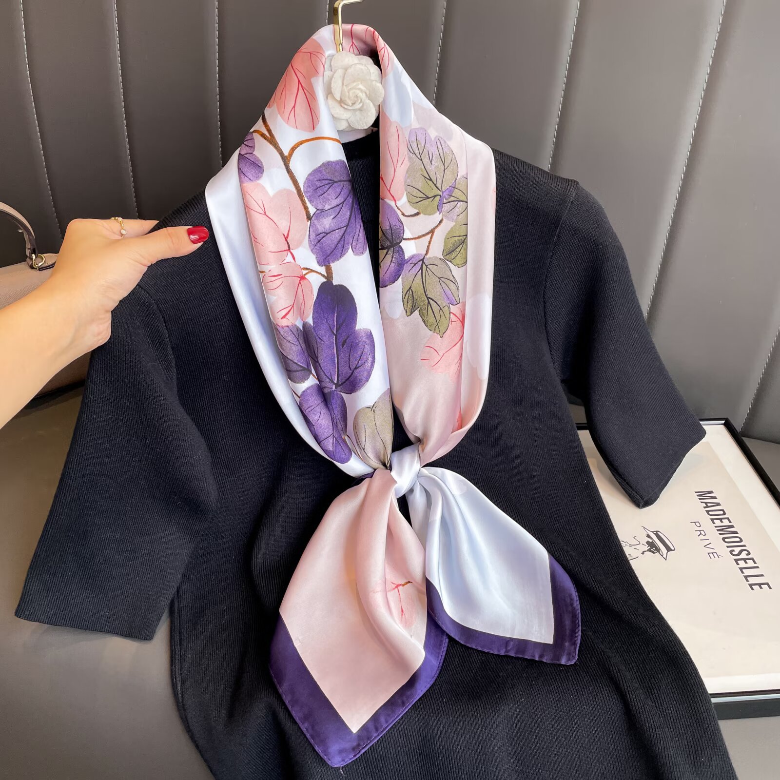 보라색 윤기 잎