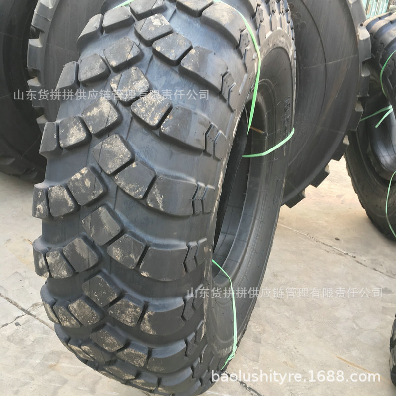 11R18    运输车轮胎 越野人字花纹