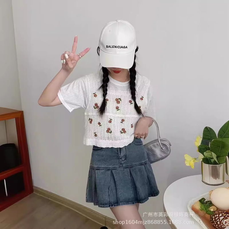 High Waist Short Vest Sling New Design Sense Niche Outer Wear Inner Hollow Top Embroidered Women's Clothing High Waist Short Vest Sling New Design Sense Niche Outer Wear Inner Hollow Top Embroidered Women's Clothing