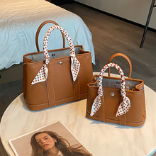 花园包女2025新款单肩斜跨托特包百搭包中包手提大包购物袋水桶包