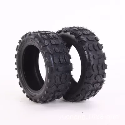 car off-road thickened snow – Elektrikli avtomobil şinləri