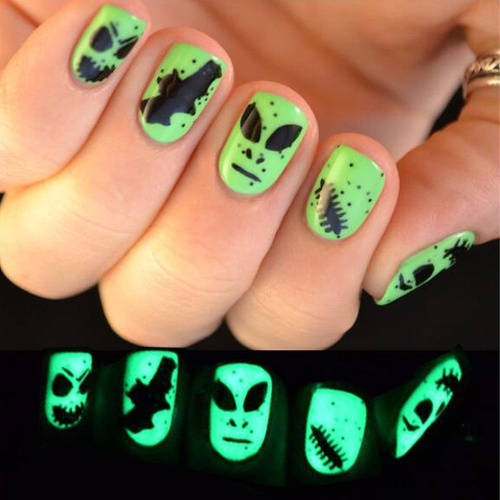 Uñas postizas fototerapéuticas de Halloween, parches de uñas de murciélago alienígena verde que brillan en la oscuridad, uñas postizas más vendidas