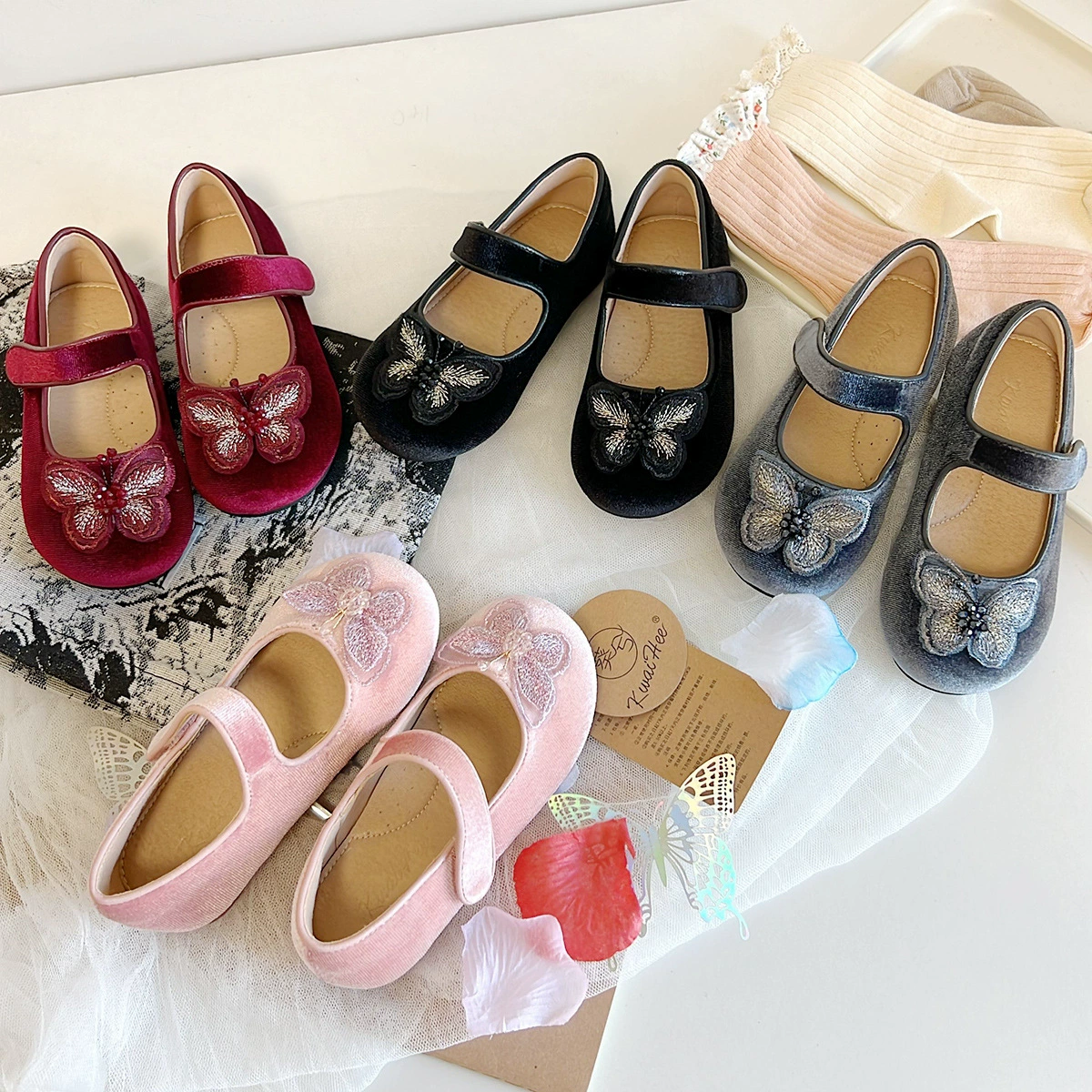 Туфли принцессы для девочек 2024 весна и осень новый стиль ручной работы бархатные кожаные туфли с мягким подошвом и мелким ртом