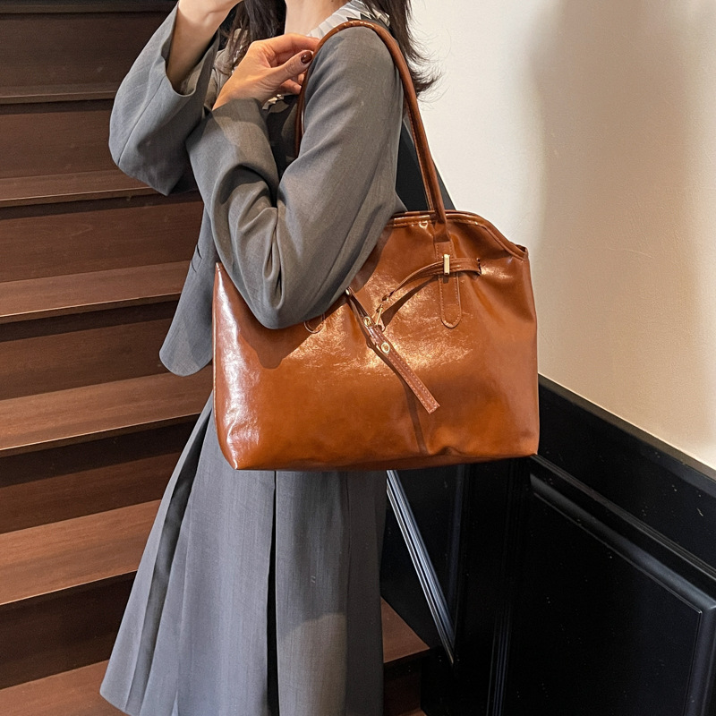 Bolso de mujer nuevo bolso de brazo de gran capacidad bolso especial de nicho de diseño retro moda 2024 bolso de hombro de mujer