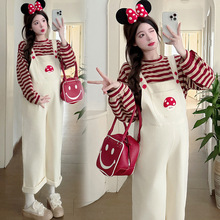 现货2025孕妇装春季韩版休闲牛仔孕妇背带裤+条纹上衣孕妇套装