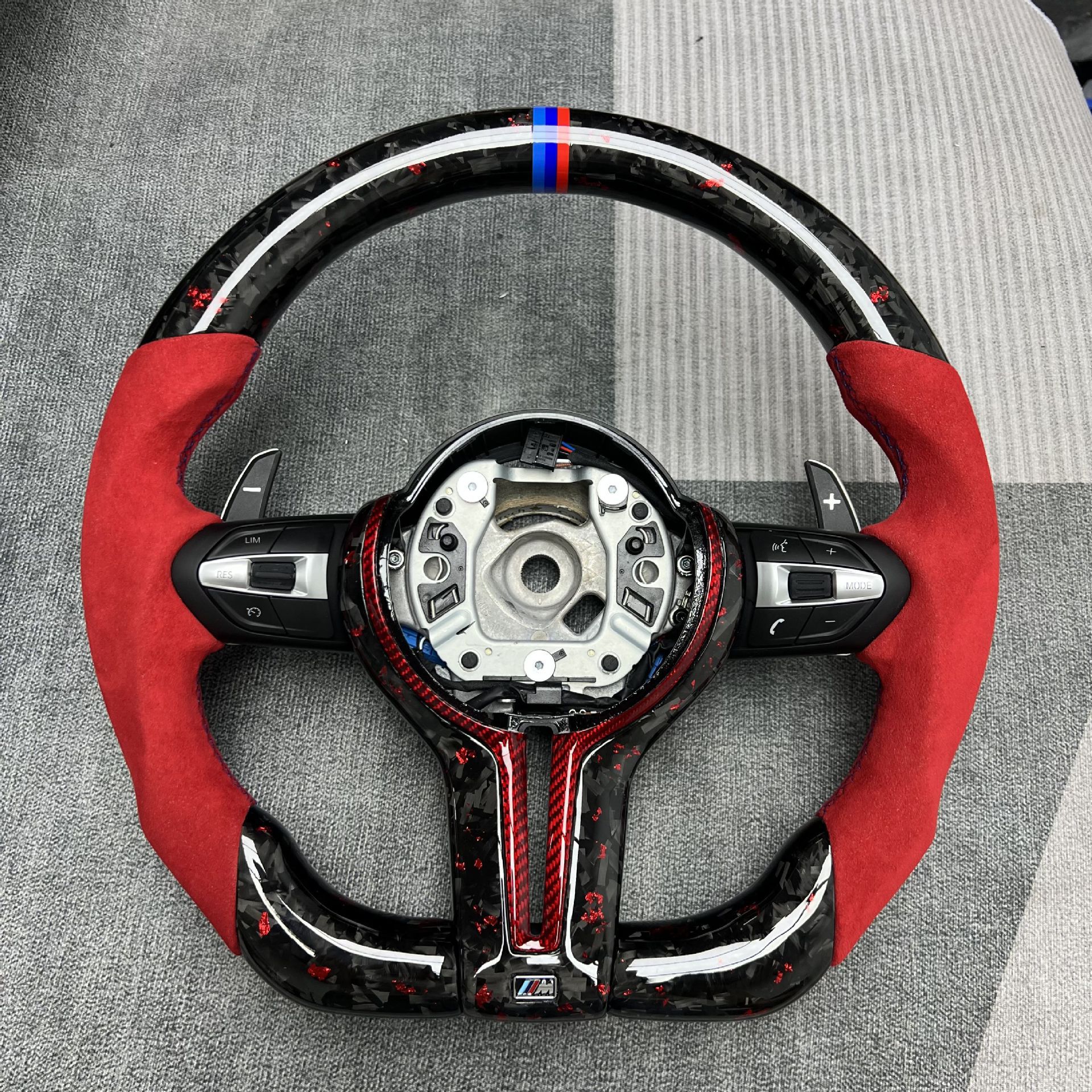Popular in foreign trade, suitable for BMW F chassis 3 Series, 5 Series, X3, X5, M3, M6 carbon fiber car steering wheel modification and customization