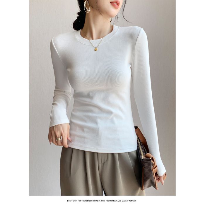 白の底のシャツの女性の2025新型の丸首の綿の長袖のtシャツは身を修める中に上着の春秋の金の洋風を掛けます。