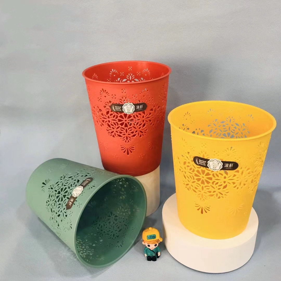 Papelera de plástico pequeña con perforaciones para cocina, venta al por mayor para tiendas de 2 euros y puestos.