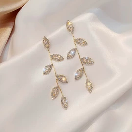 耳环;耳钉;项链