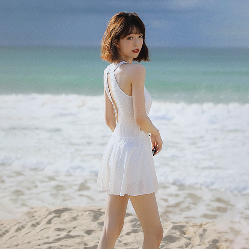 Stylish one-piece swimsuit for women, pure color, elegant and concealing, slimming dress-style conservative hot spring swimsuit for students, fairy-like, Instagram-style.