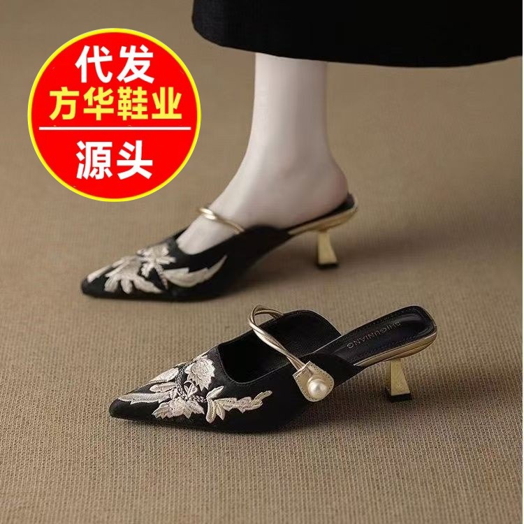 2026 New Women's Peep-Toe Mules for Spring and Summer, High-Heeled for Outdoor Wear, Paired with Skirts, Embroidered Chinese Style High-Heeled Women's Slippers