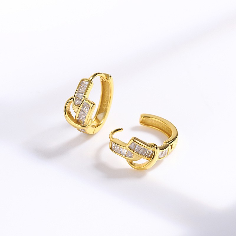 Silver pointed spike labret stud material detail