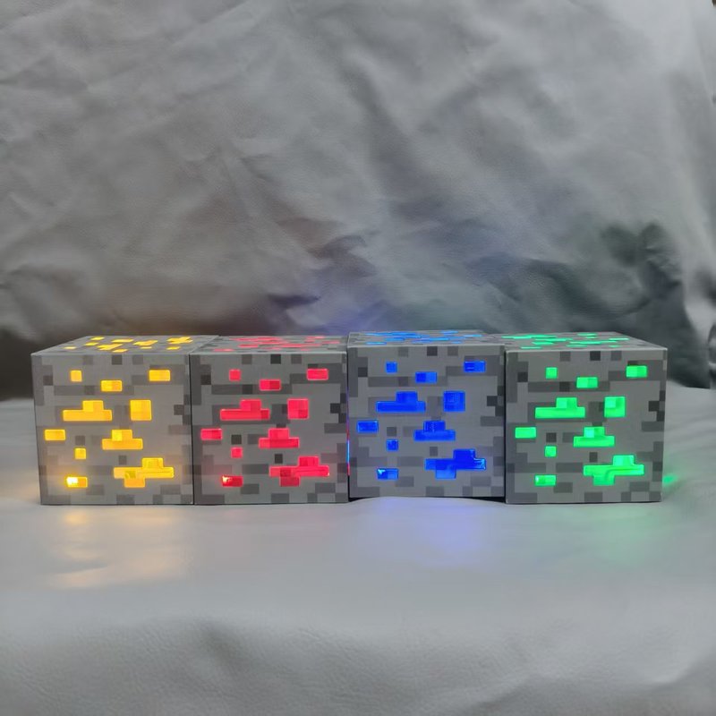 Minecraftのトーチランプは壁に掛けることができ、充電式トーチナイトランプ、周辺玩具、色が変わるポーション、鉱石モデル、クリエイティブなデザインが特徴です。|undefined
