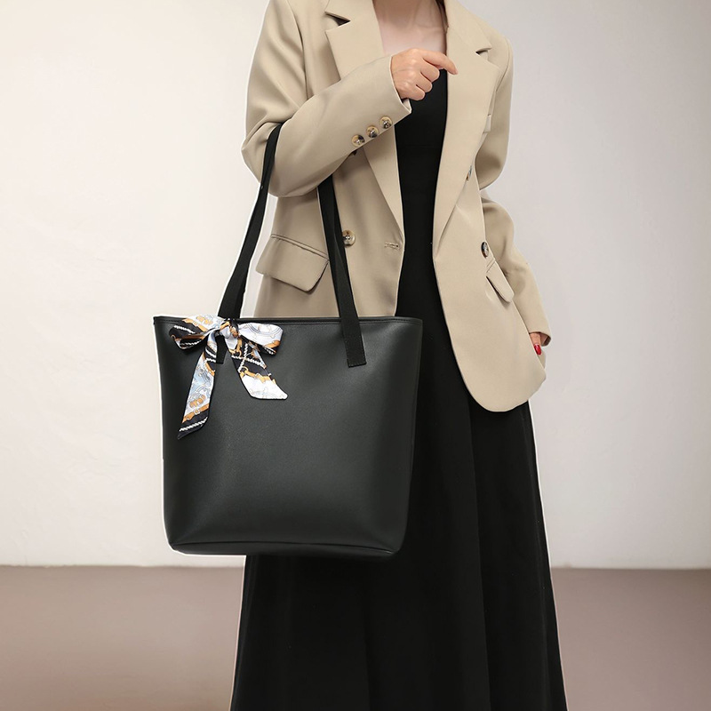 tote bag women‘s 2025 new fashion simple handbag bag silk scarf decoration shoulder bag underarm bag one generation