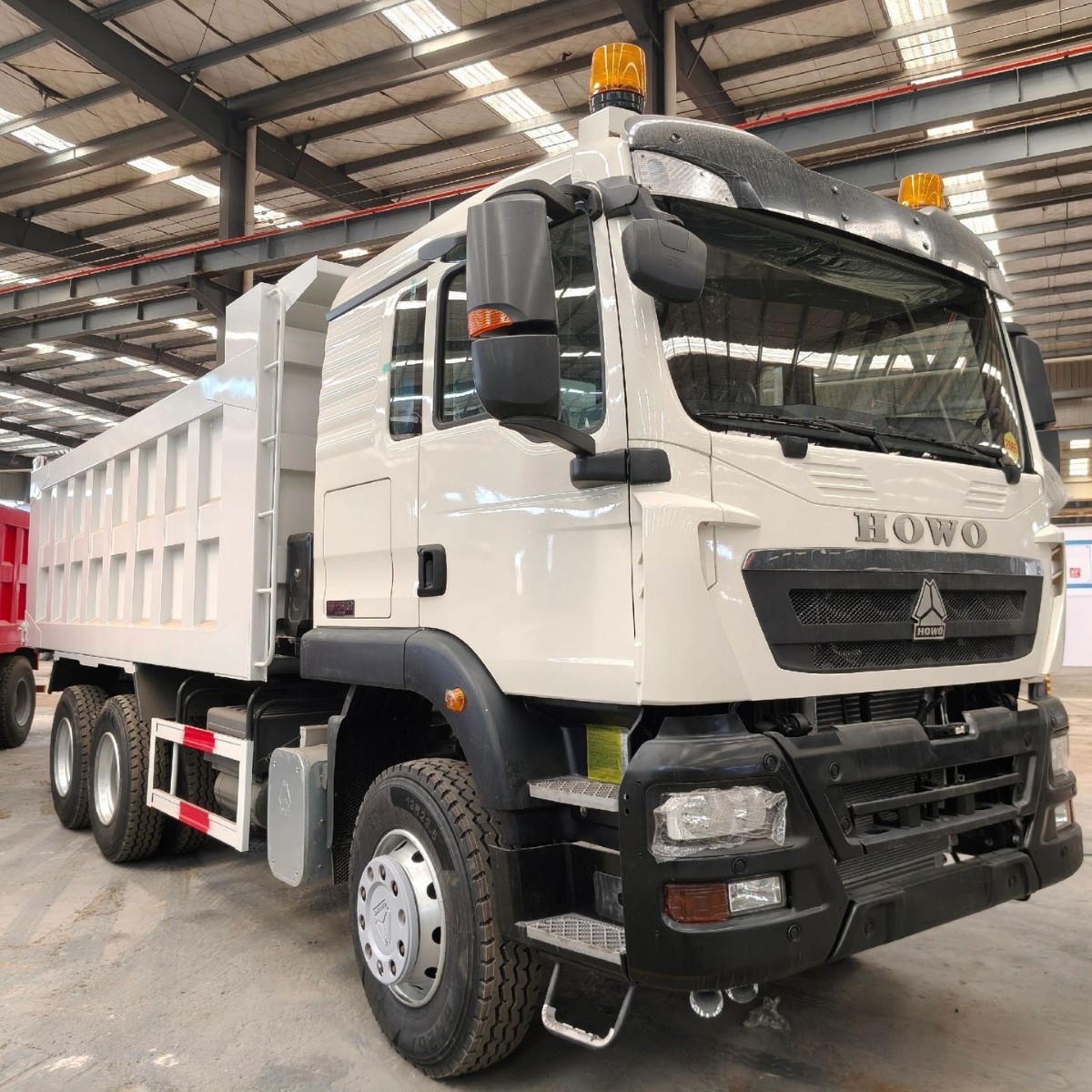 Cross-border export of Sinotruk HOWOTX dump truck, 371 horsepower, 6x4 mining slag transport dump truck, direct from the manufacturer