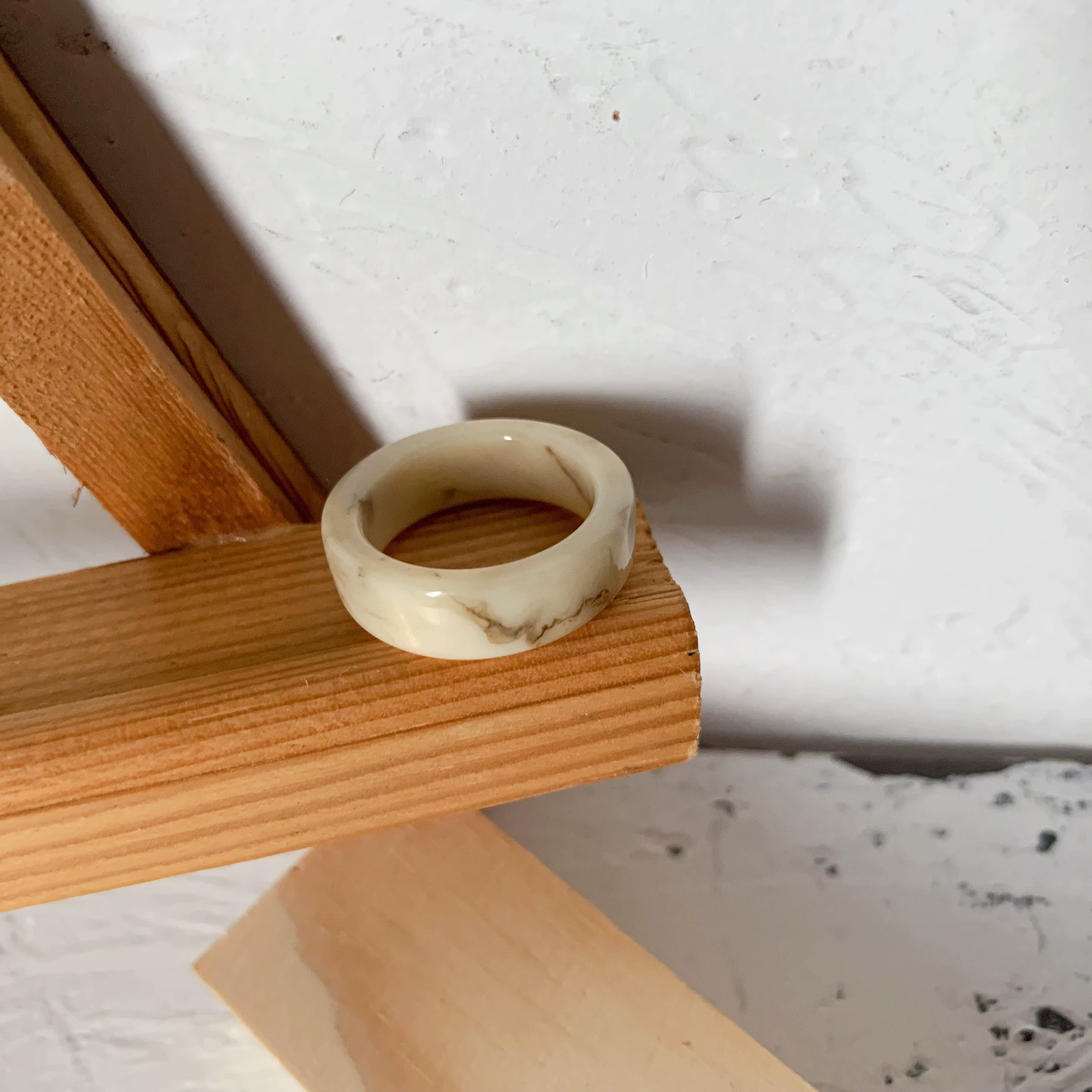 Кольцо (Korea ACC) Acrylic One-Size Chunky Ring для указательного пальца, цветной мраморный узор