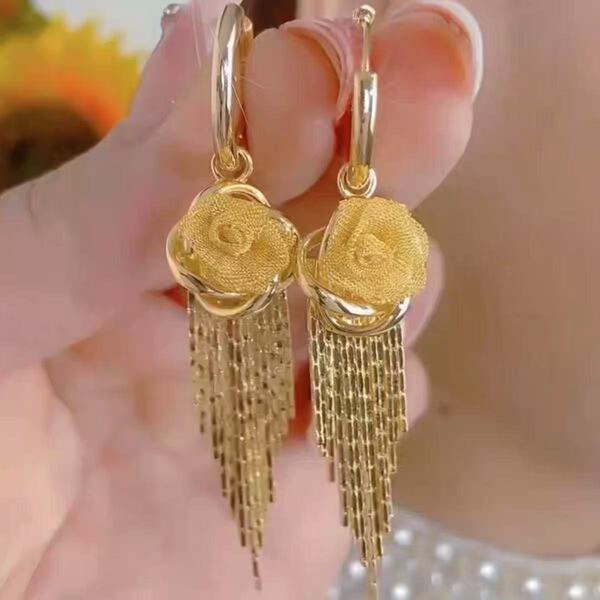 Golden design elegant fashionable universal earrings