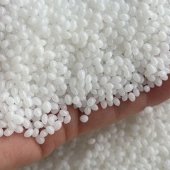 TPU热熔胶颗粒鞋材胶水 热熔级低温98A度溶剂溶聚酯树脂 高粘胶粒